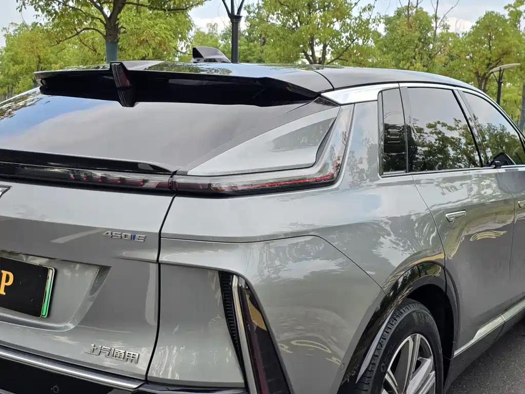 Cadillac Lyriq — миниатюра 26