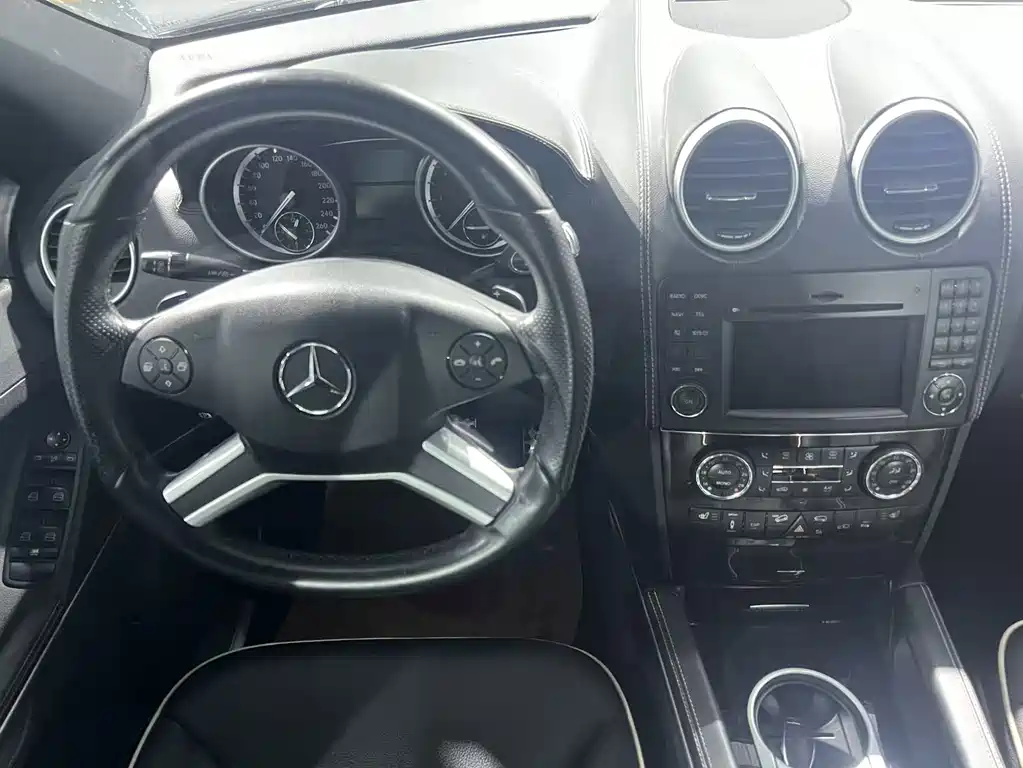 Mercedes-Benz M-Class — миниатюра 10