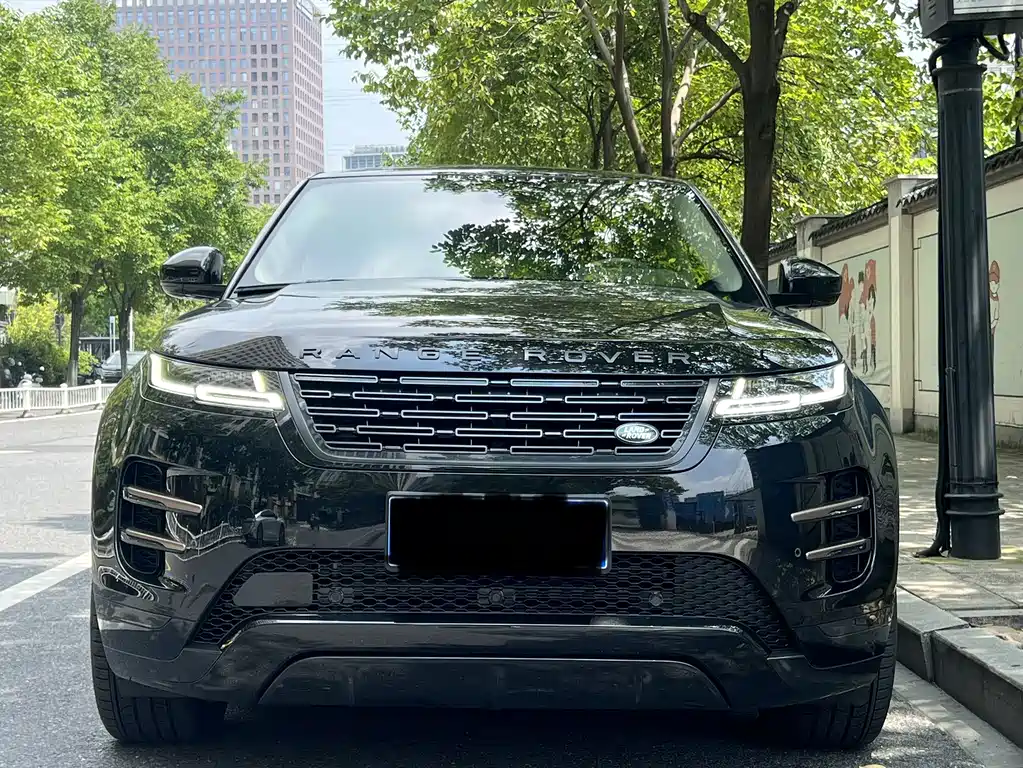 Заказать Land Rover Evoque 2026 года за 5 390 334 ₽  из Китая