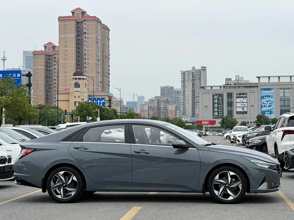 Hyundai Elantra — миниатюра 6