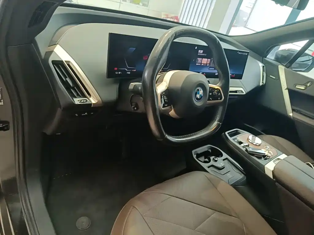 BMW iX — миниатюра 10