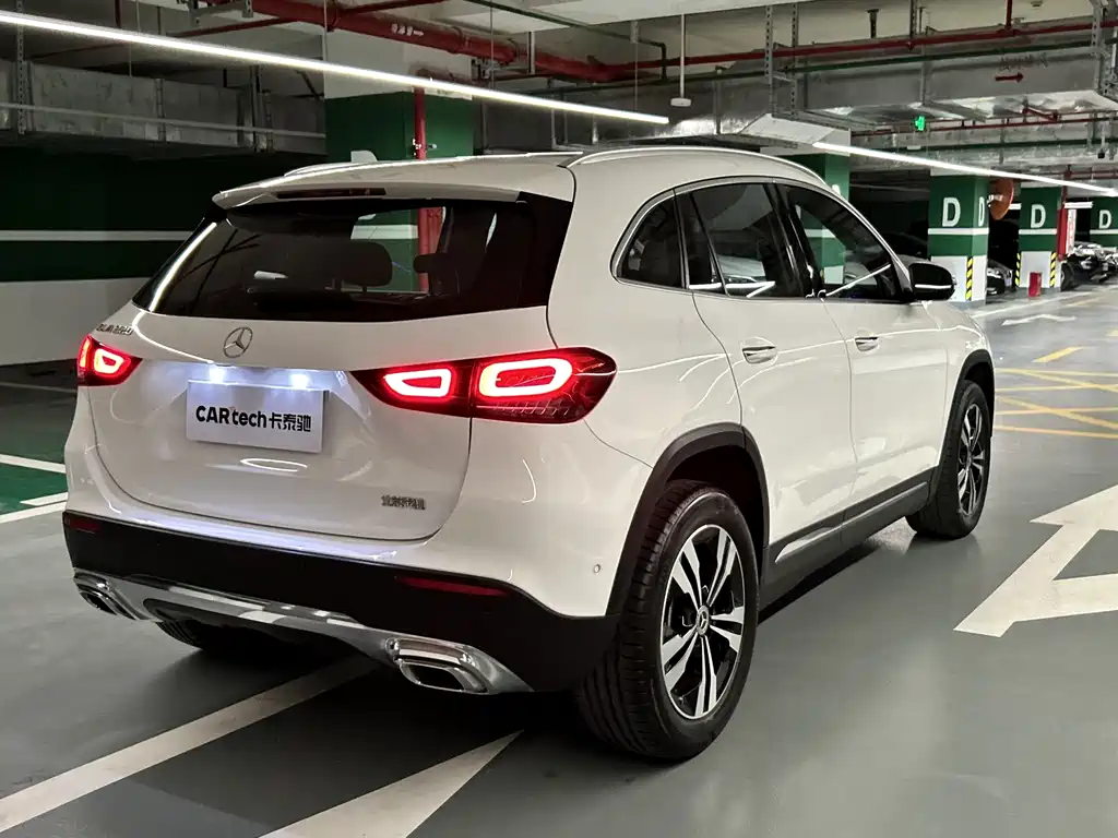 MERCEDES-BENZ GLA