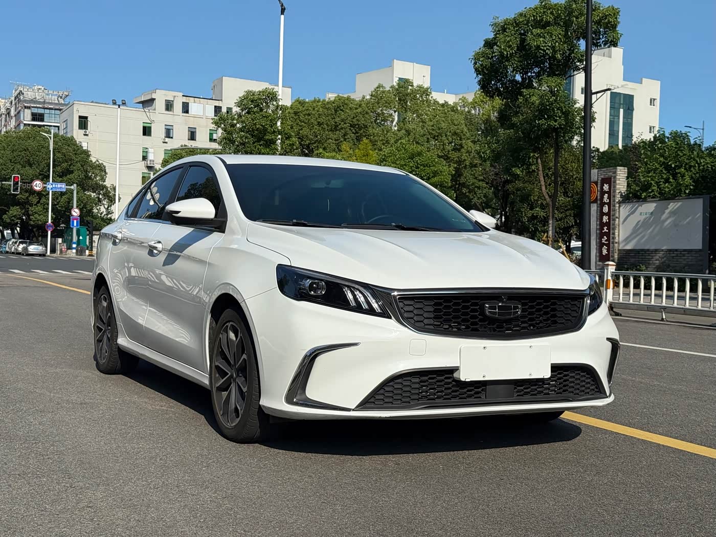 Geely Binrui 1.4 л 2022 г. Белый, пробег 20000 км