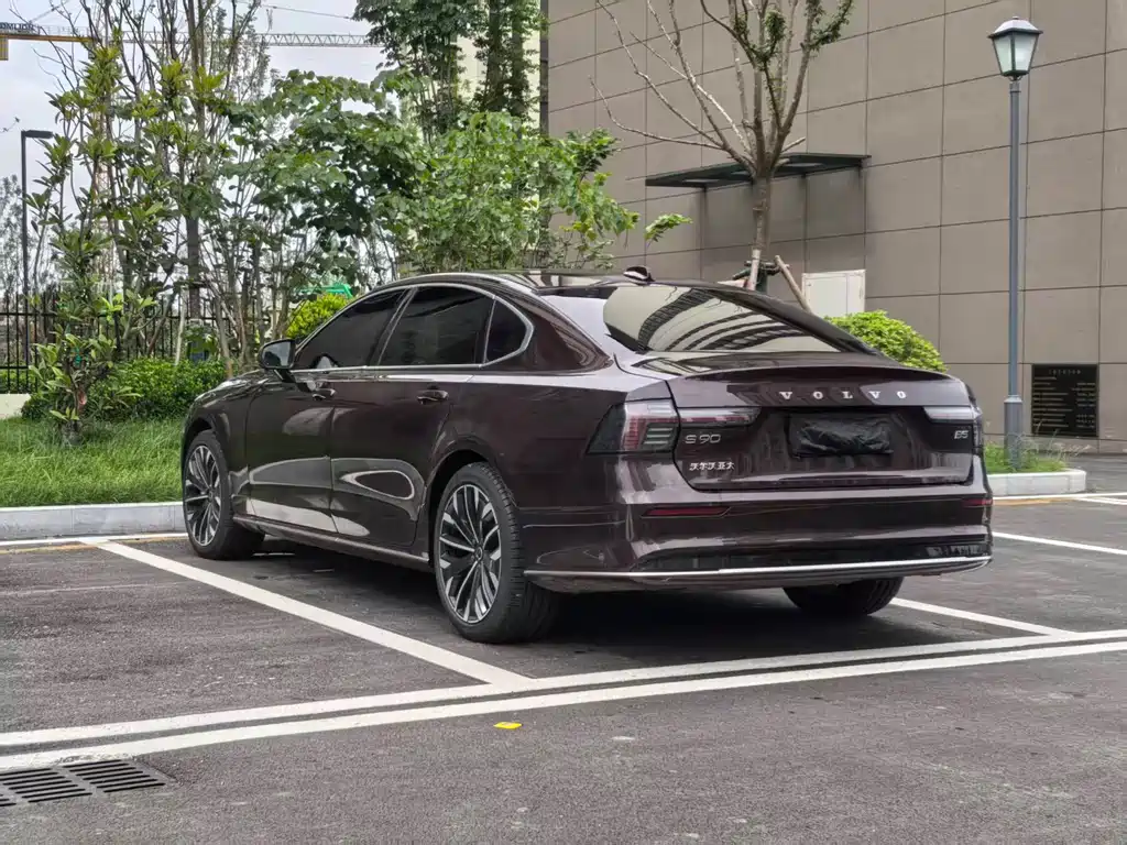 Volvo S90 2026 B5 Luxury