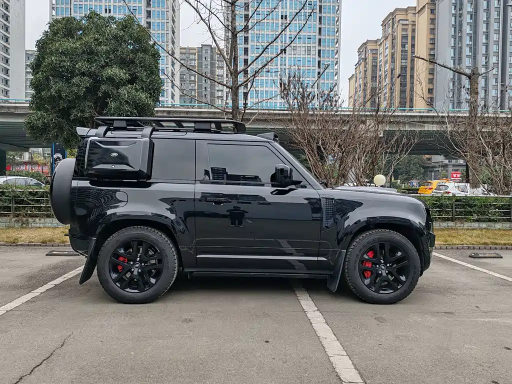 LAND ROVER DEFENDER
