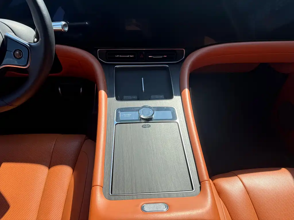 AITO ASK THE WORLD M9