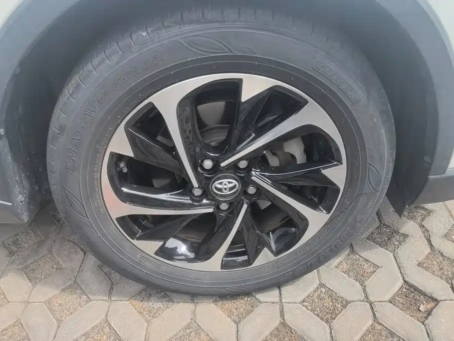 Toyota IZOA — миниатюра 6
