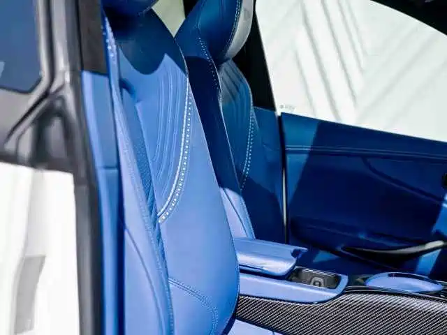 Aston Martin DBX — миниатюра 23