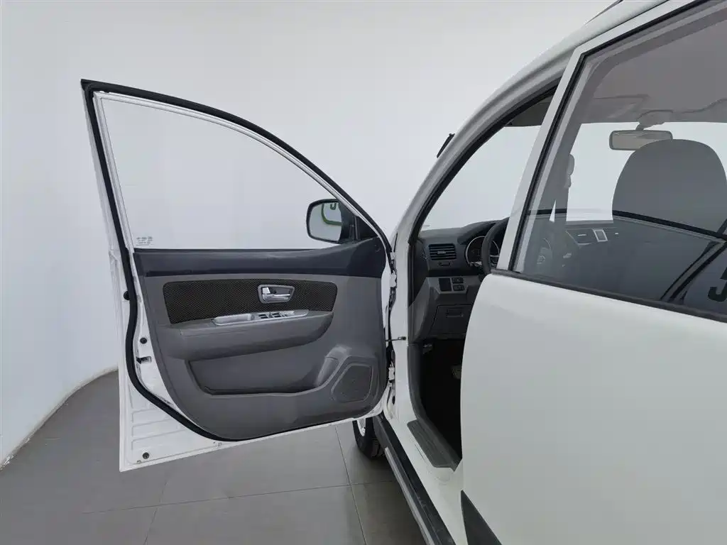 FAW S80 2014 1.3L MT 5 мест