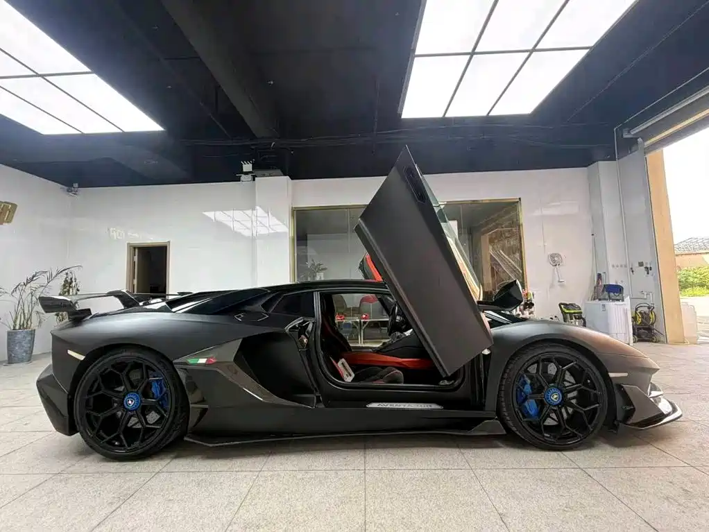 Lamborghini Aventador — миниатюра 2