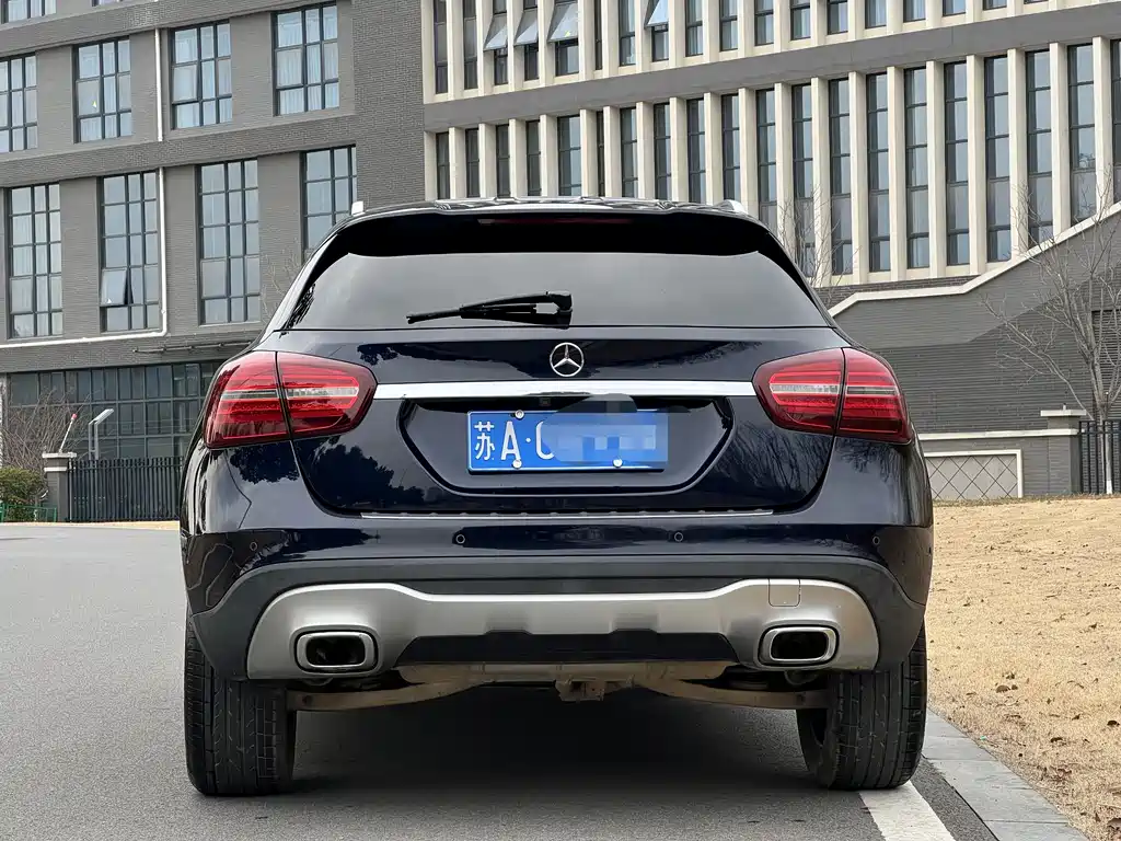 MERCEDES-BENZ GLA