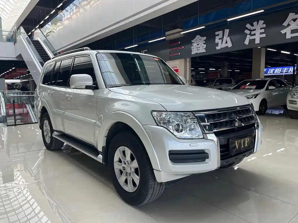 MITSUBISHI PAJERO