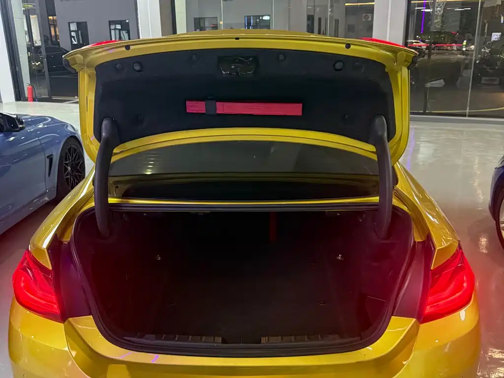 BMW M4 — миниатюра 12