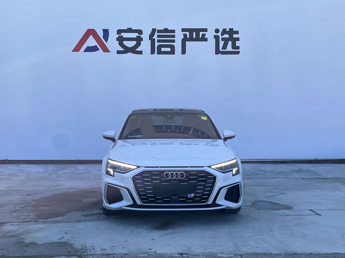 Audi A3 1.4 л 2023 г. Белый, пробег 33500 км