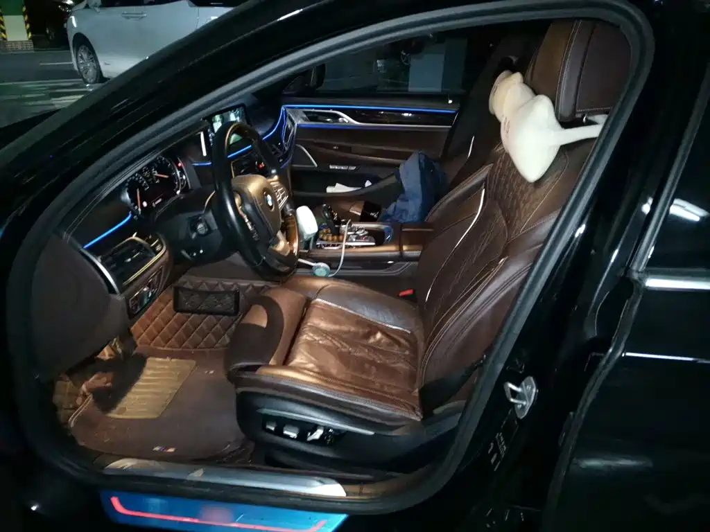 BMW 7 Series — миниатюра 8