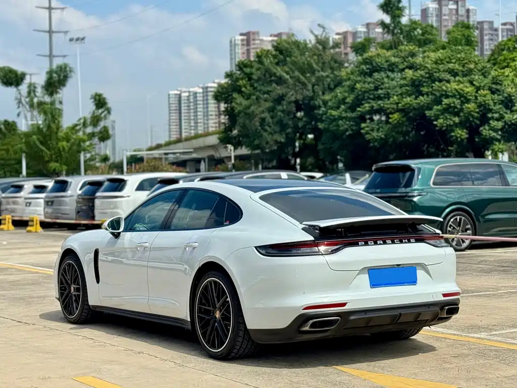 PORSCHE PANAMERA