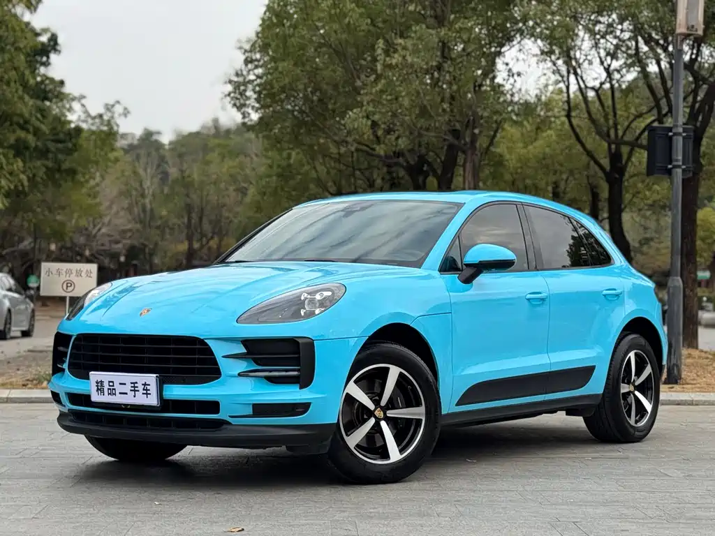 PORSCHE MACAN