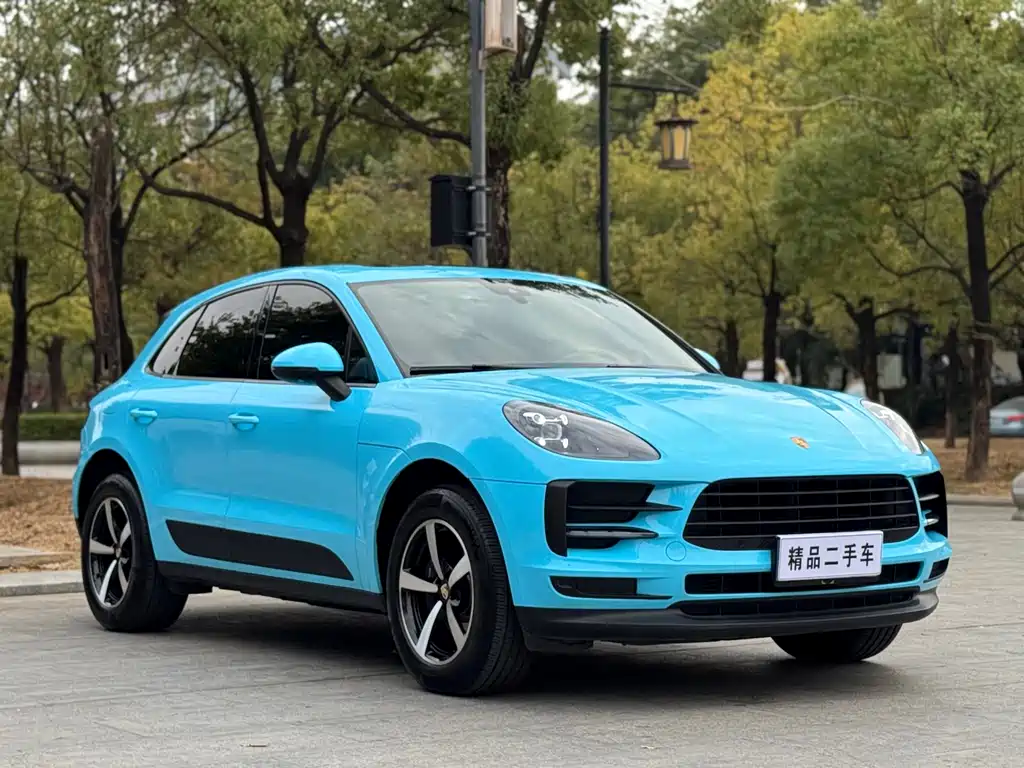 PORSCHE MACAN