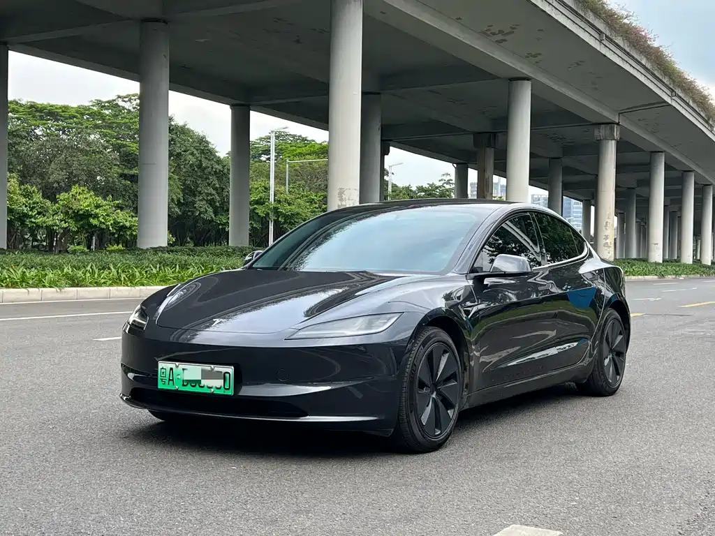 Tesla Model 3 2024
