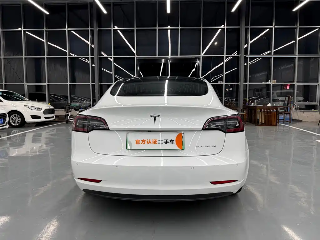 Tesla Model 3 — миниатюра 9