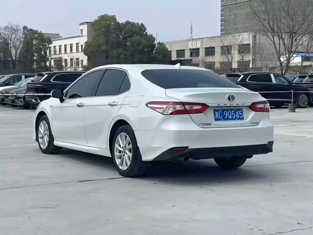 TOYOTA CAMRY