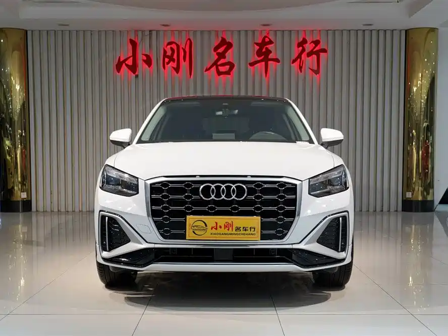 AUDI  Q2L