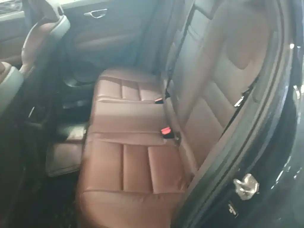 Volvo S60 PHEV — миниатюра 17