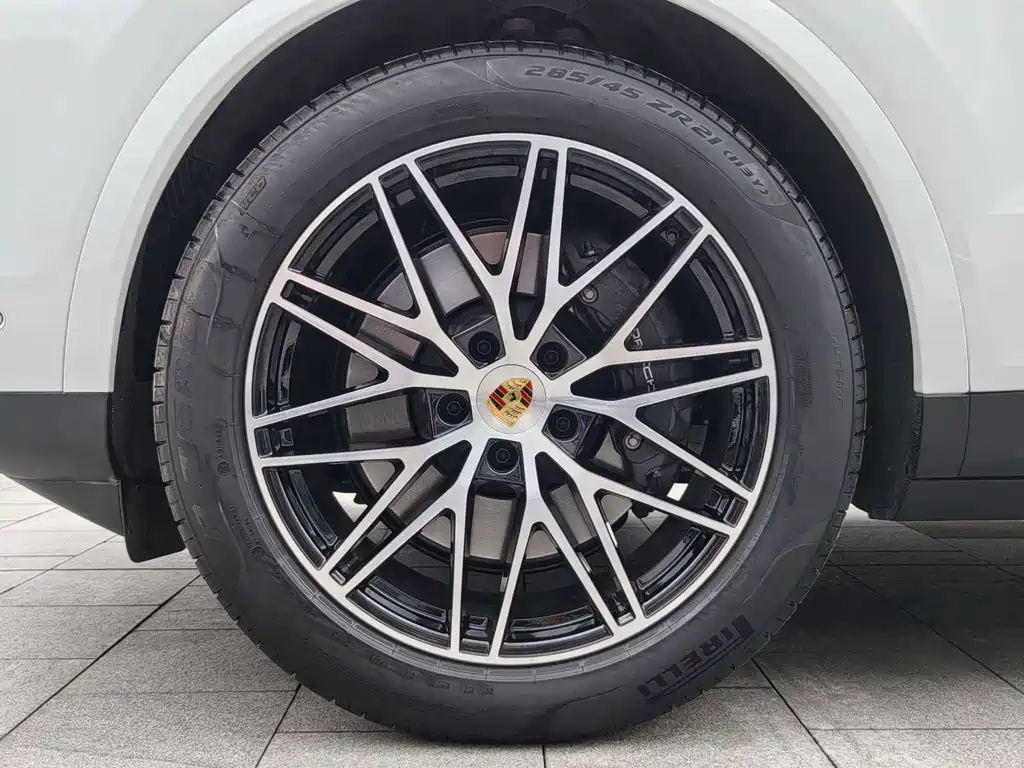 Porsche Cayenne — миниатюра 7