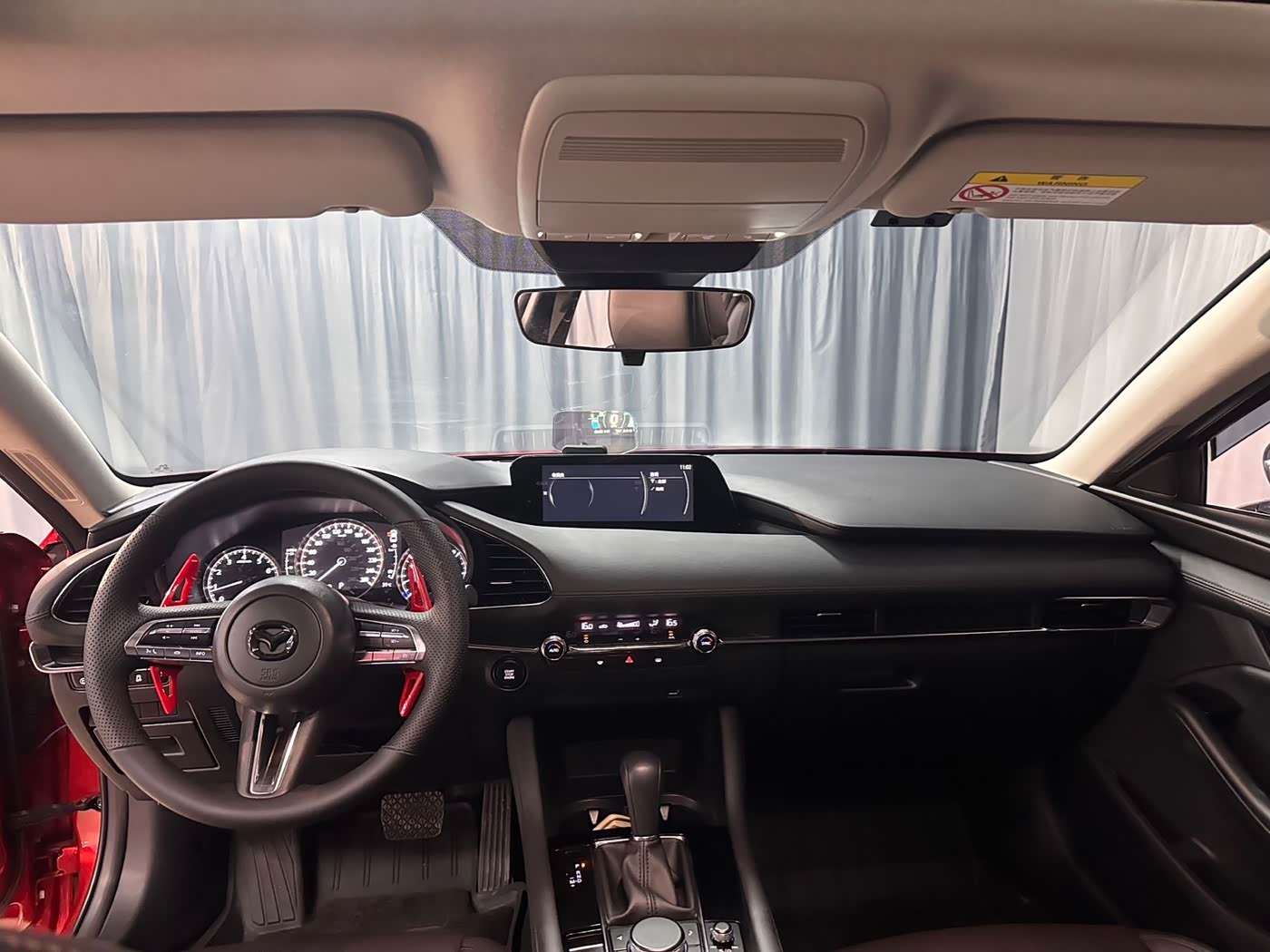 Mazda Mazda3 Axela 2.0 л 2023 г. красный/фиолетовый, пробег 15000 км
