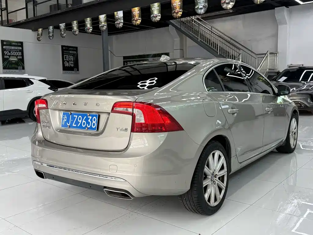 Volvo S60 PHEV — миниатюра 7