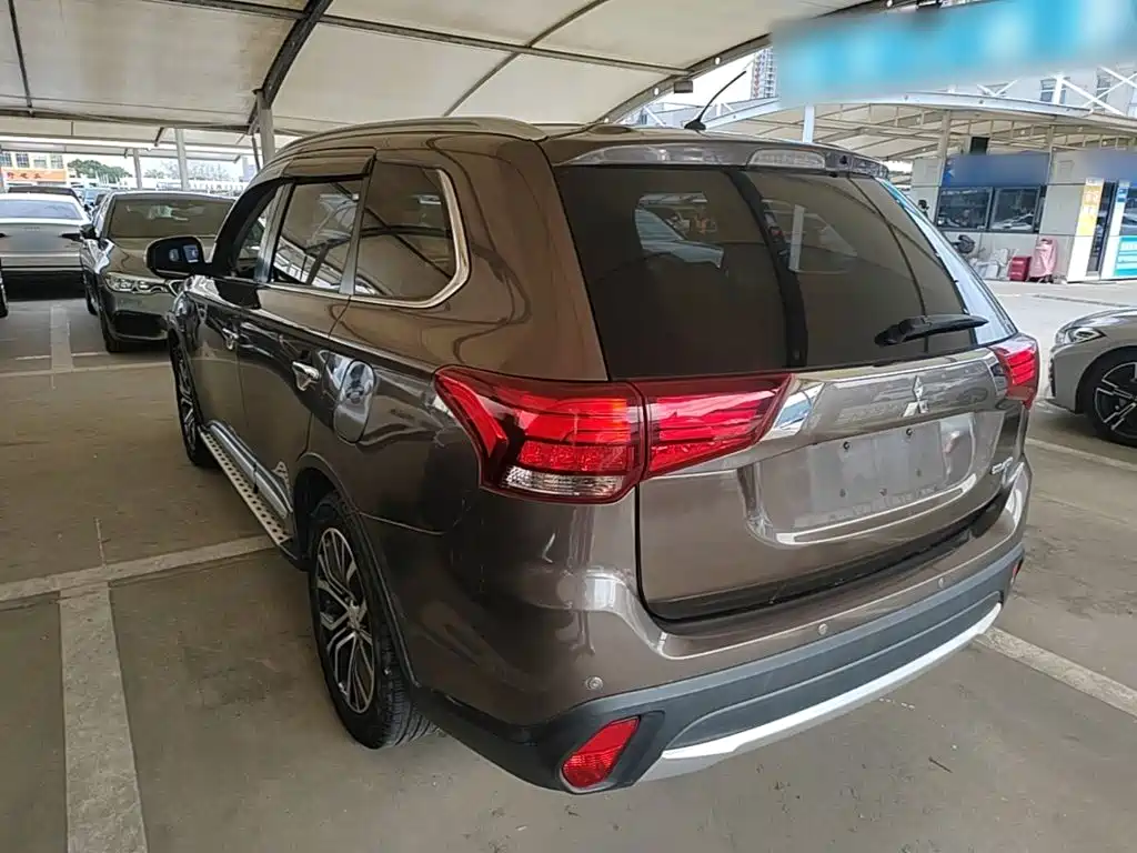 Mitsubishi Outlander (Import) — миниатюра 5