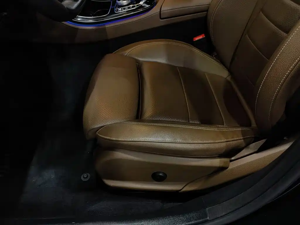 Mercedes-Benz E-Class — миниатюра 20