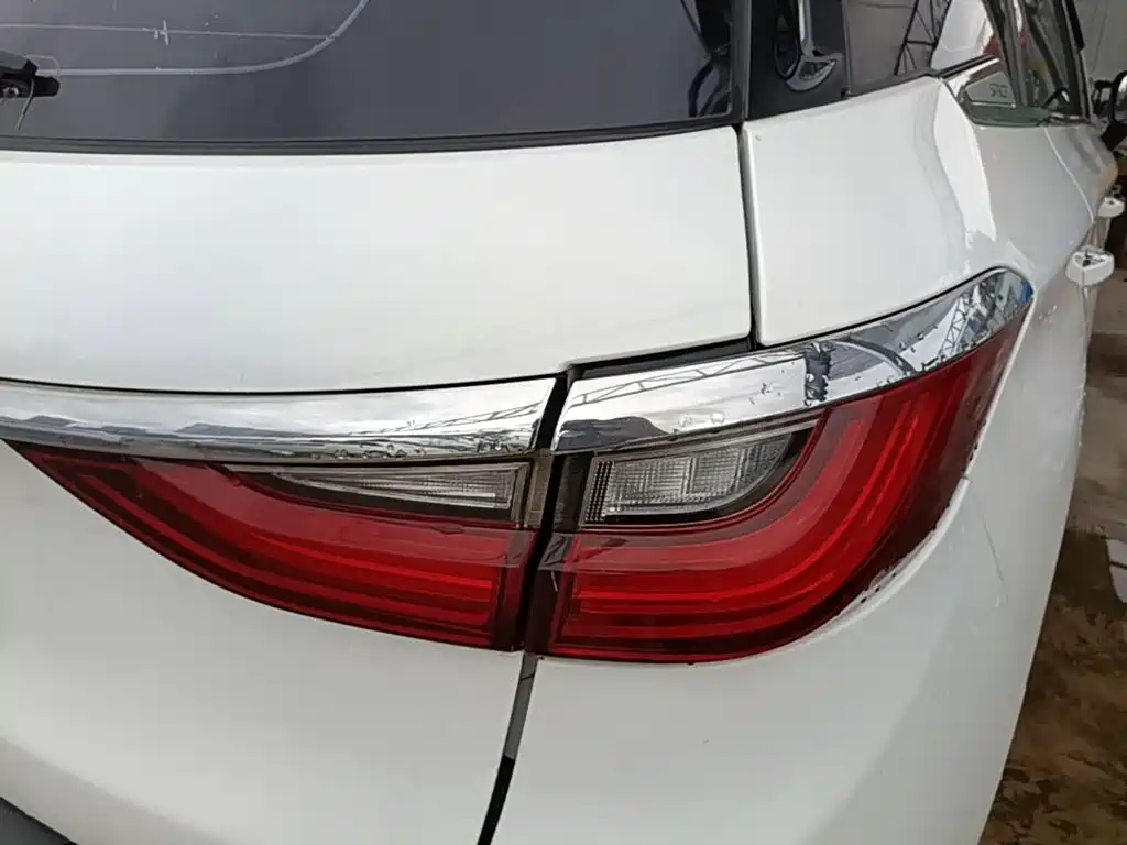 BYD MAX — миниатюра 8