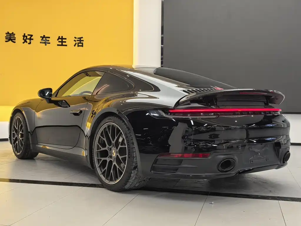 Porsche 911 2023 Carrera 4 3.0T