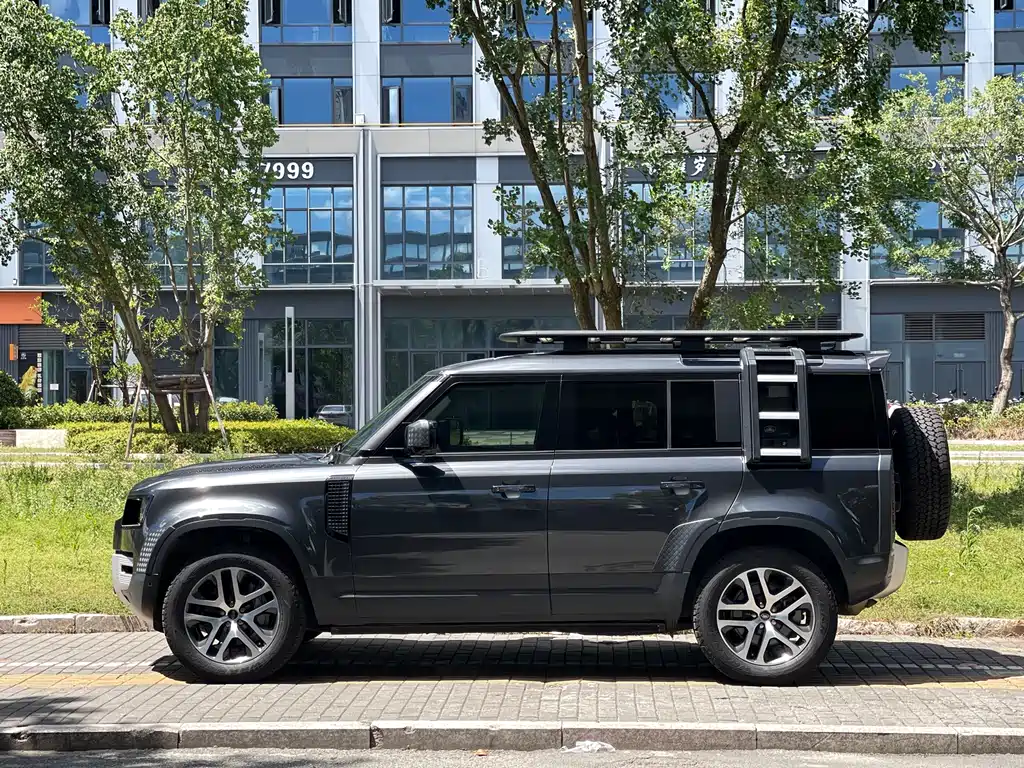 LAND ROVER DEFENDER