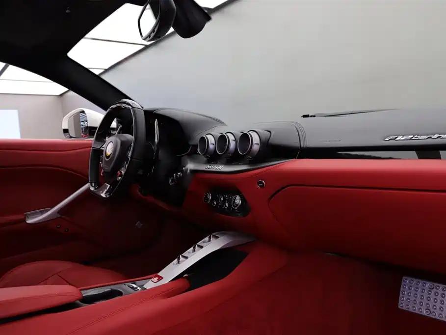 Ferrari F12berlinetta 2013 6.3L