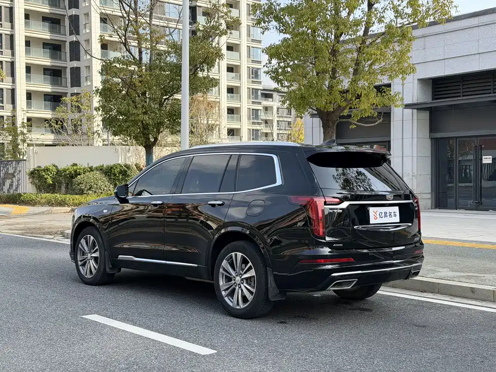 CADILLAC XT6