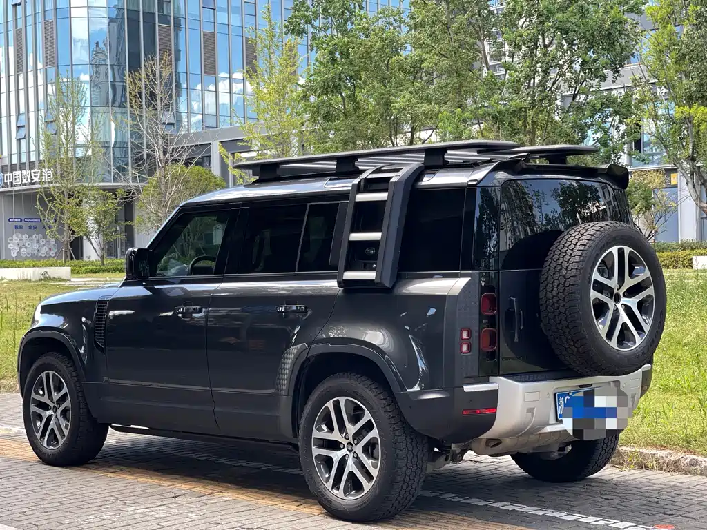 LAND ROVER DEFENDER