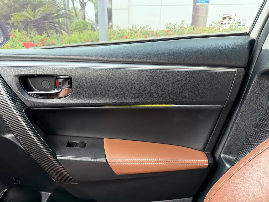 Toyota Corolla Hybrid — миниатюра 14