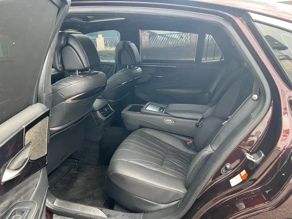 Lexus LS — миниатюра 6