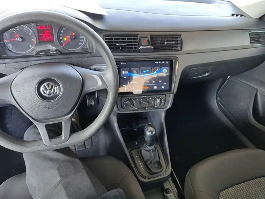 VOLKSWAGEN SANTANA