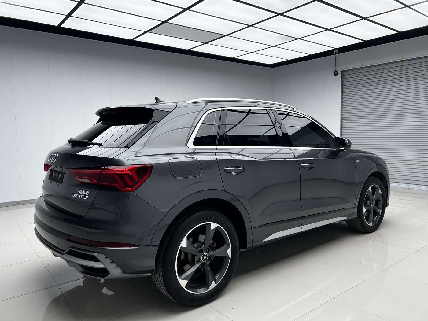 Audi Q3 1.4 л 2022 г. Серебристо-серый, пробег 26000 км