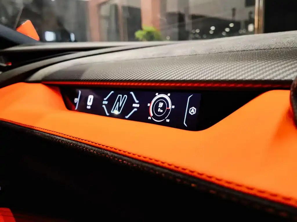 LAMBORGHINI REVUELTO