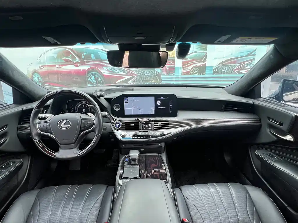 Lexus LS — миниатюра 4
