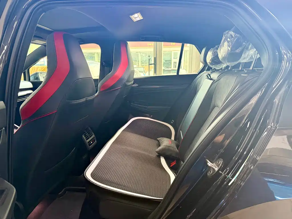 Volkswagen Golf GTI — миниатюра 9