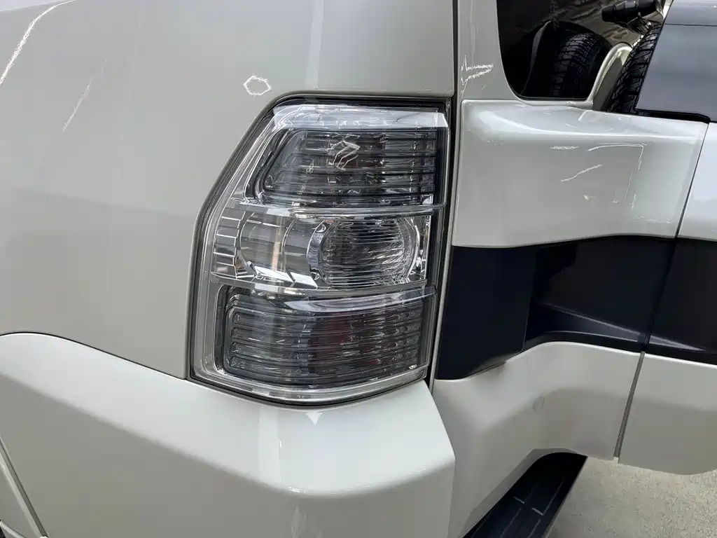 Mitsubishi Pajero (Import) — миниатюра 30