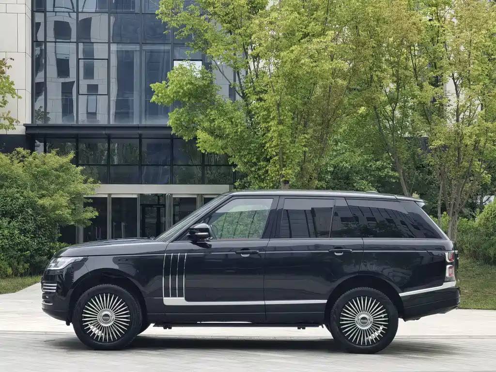 Land Rover Range Rover — миниатюра 4