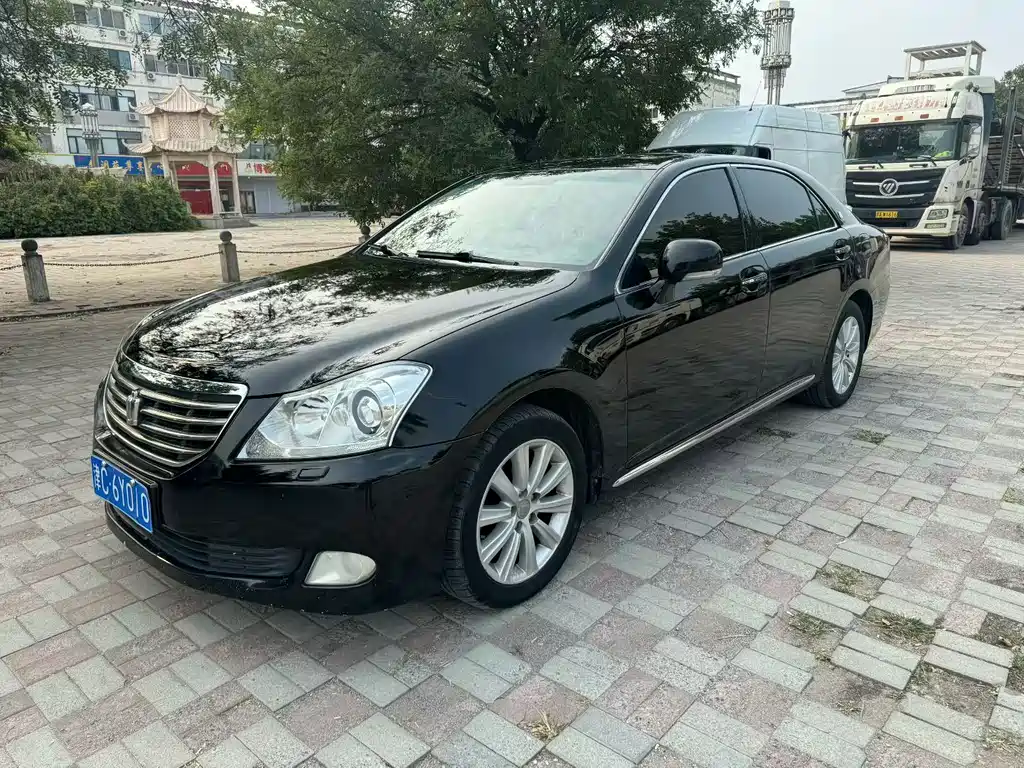 Toyota Crown — миниатюра 3