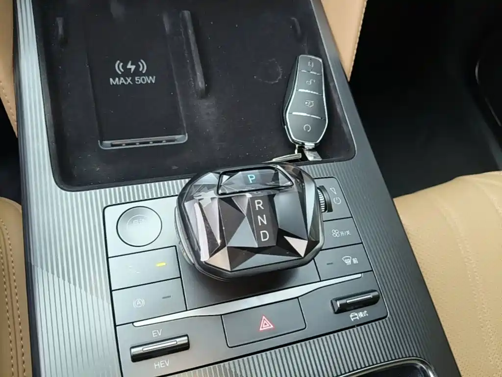 BYD L DM-i — миниатюра 14
