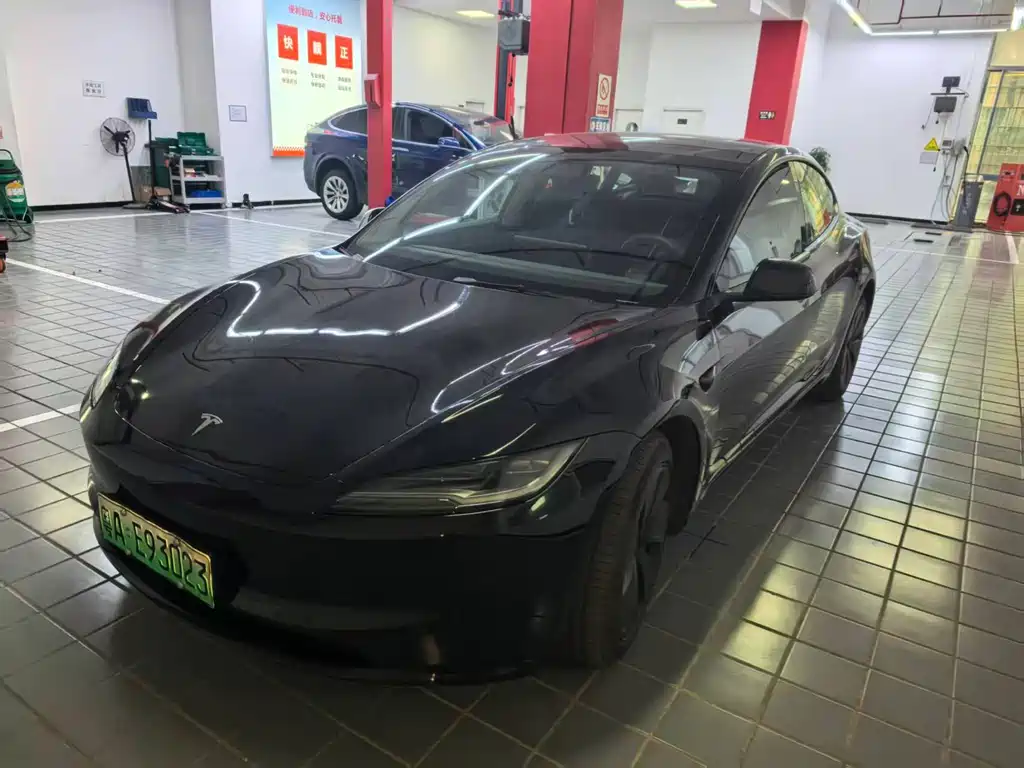 Tesla Model 3 2024